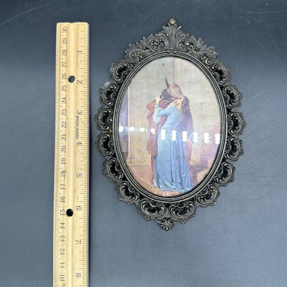 Vintage Wall Hanging Mid Century Italian Romantic Couple Print Ornate Frame - Picture 7 of 7